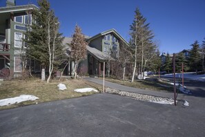 Condo, 2 Bedrooms, Mountain View (Snowcreek #881 Phase V) | Front of property