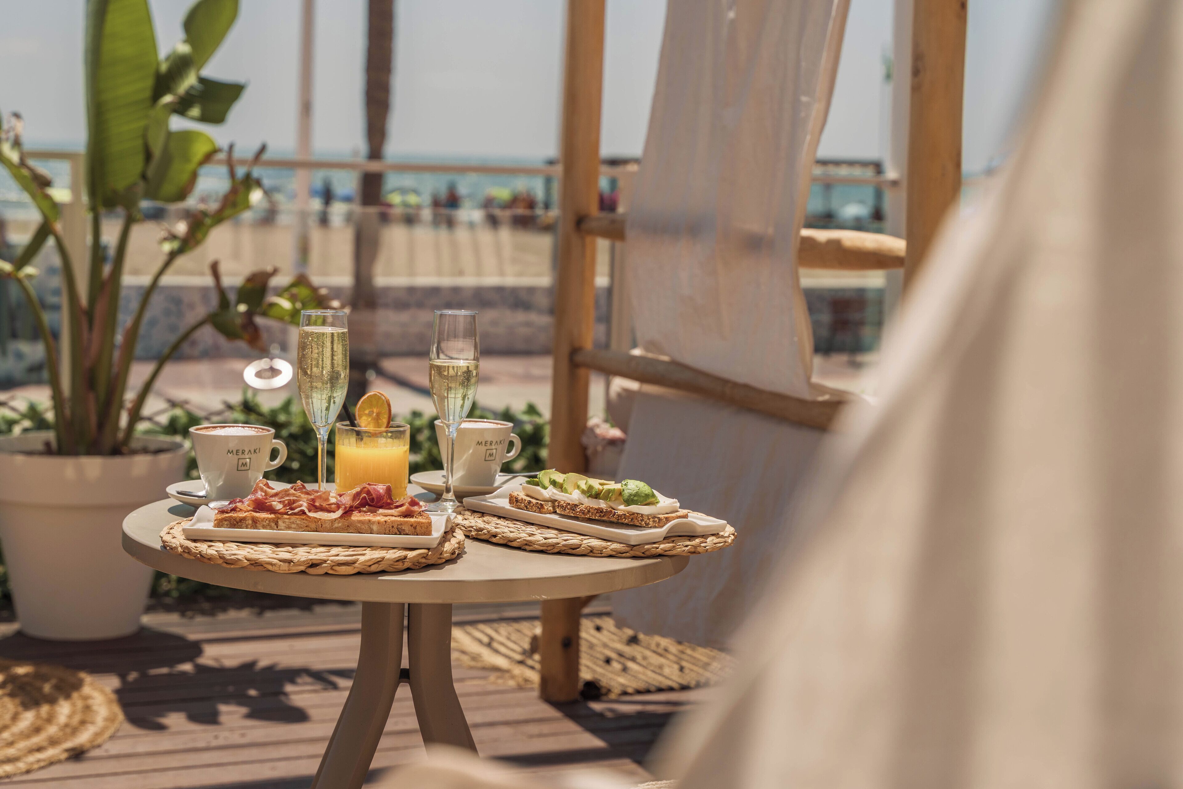 朝食 (ビュッフェ) 、毎日提供 (1 名様 12 EUR)