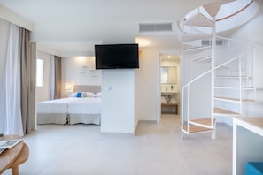 Cofres nos quartos, escrivaninha, Wi-Fi de cortesia, roupa de cama