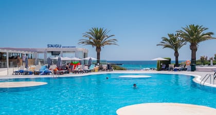 Fergus Style Carema Beach