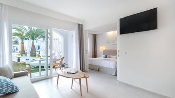 Een kluis op de kamer, een bureau, gratis wifi, beddengoed