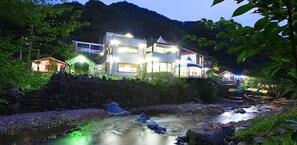 Front of property – evening/night - Forest Valley Pension (Gapyeong)