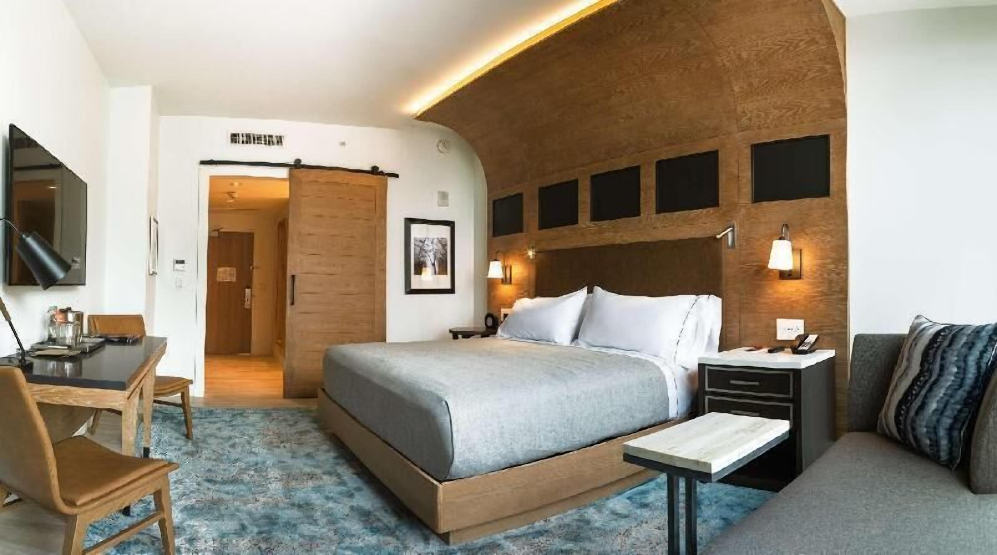 Premium bedding, in-room safe, desk, blackout drapes