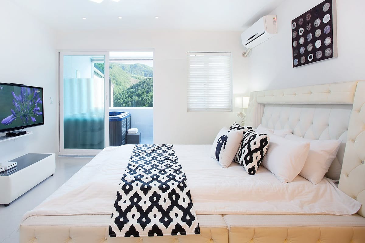 Duplex, Jetted Tub (Sabor) | Free WiFi