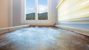Maisonette, Whirlpool (Unico) | Komfortbadewanne