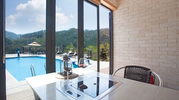 Dupleks, jet tub (Sabor) | Makan di kamar