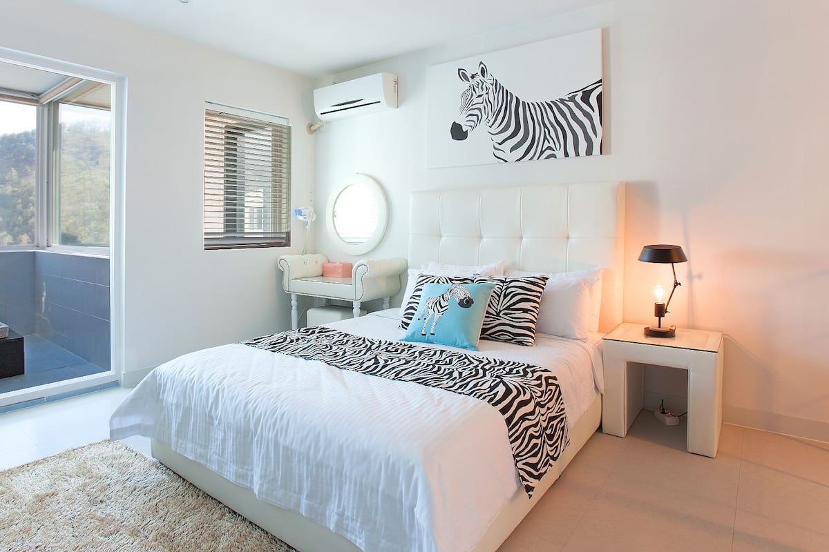 Duplex, Jetted Tub (Brisa) | Free WiFi