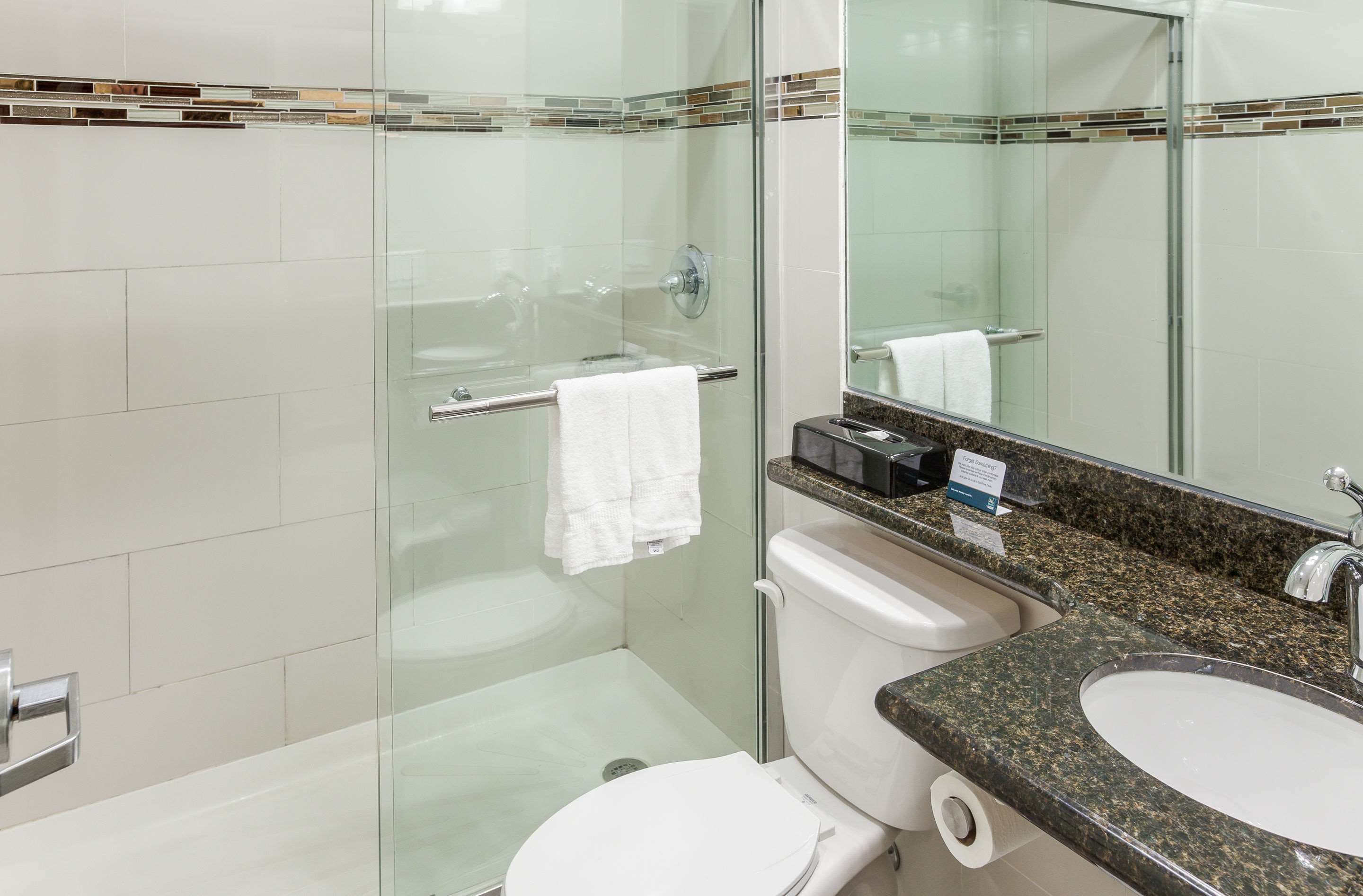 标准房, 1 张特大床, 无烟房 | 浴室 | 淋浴设施、吹风机、毛巾