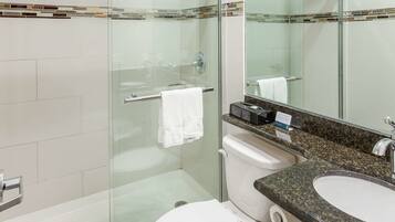 Standard Room, 1 King Bed, Non Smoking | Bathroom | Shower, hair dryer, towels