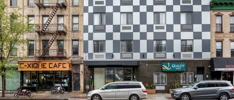 المنشأة من الخارج