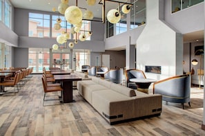 Lobby-Lounge
