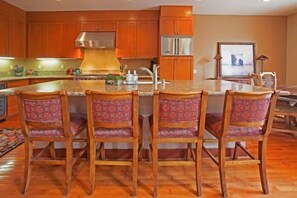 Private kitchen - Timbers 1033 (Mammoth Lakes)