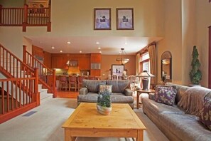 Living room - Timbers 1033 (Mammoth Lakes)