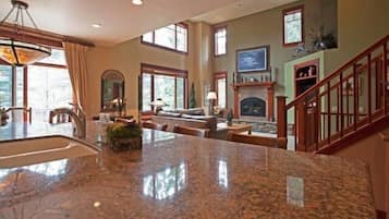 Townhome, 4 Bedrooms, Mountain View (Timbers #1033) | Living area | Flat-screen TV, fireplace