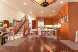 Dining - Timbers 1033 (Mammoth Lakes)