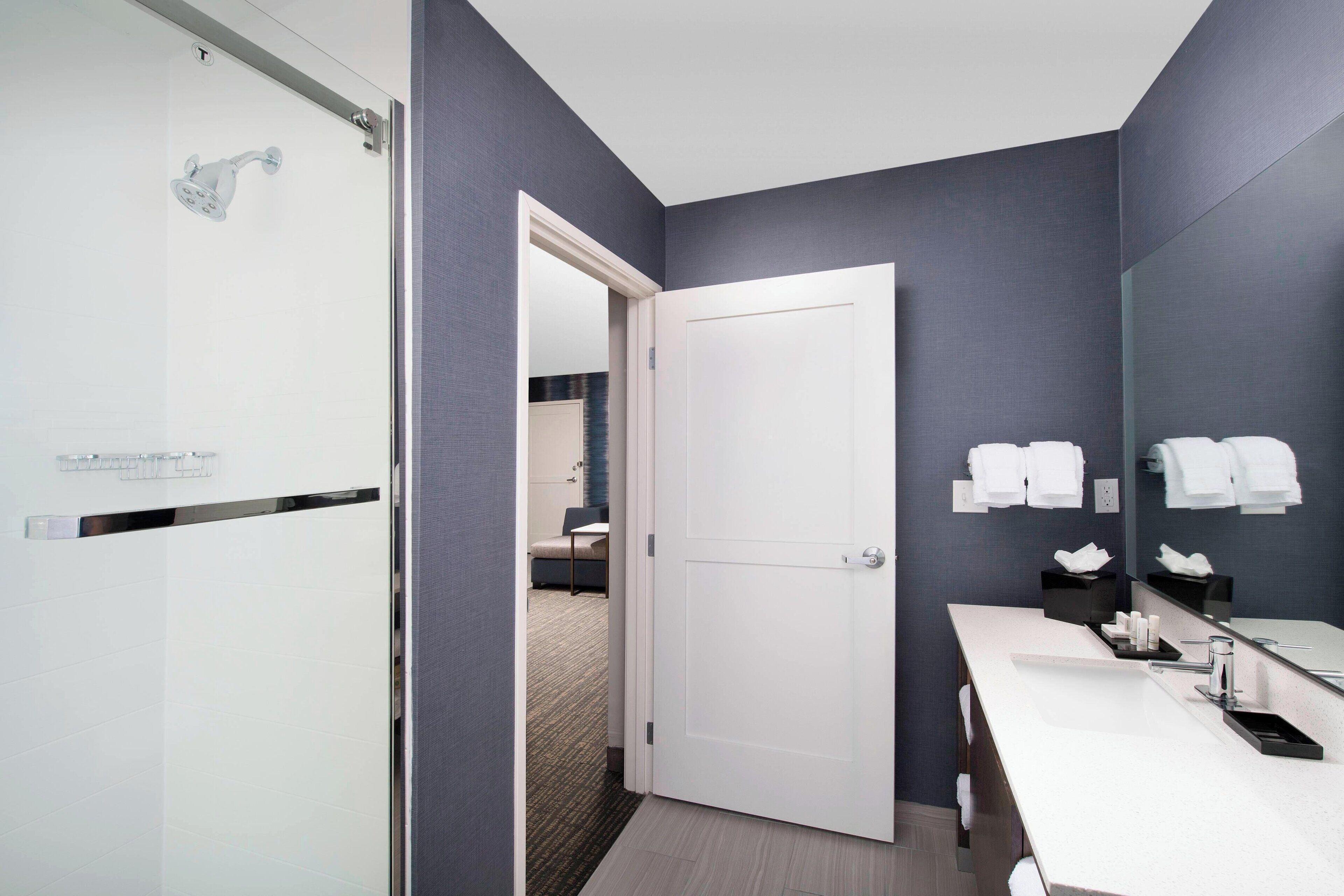 suite, 1 bedroom | bathroom | free toiletries, hair dryer, towels
