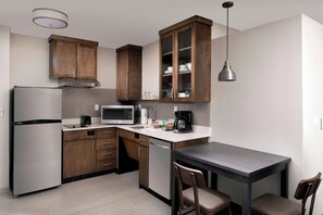 Suite, 1 Bedroom | Private kitchen - Residence Inn by Marriott New Orleans Elmwood (New Orleans)