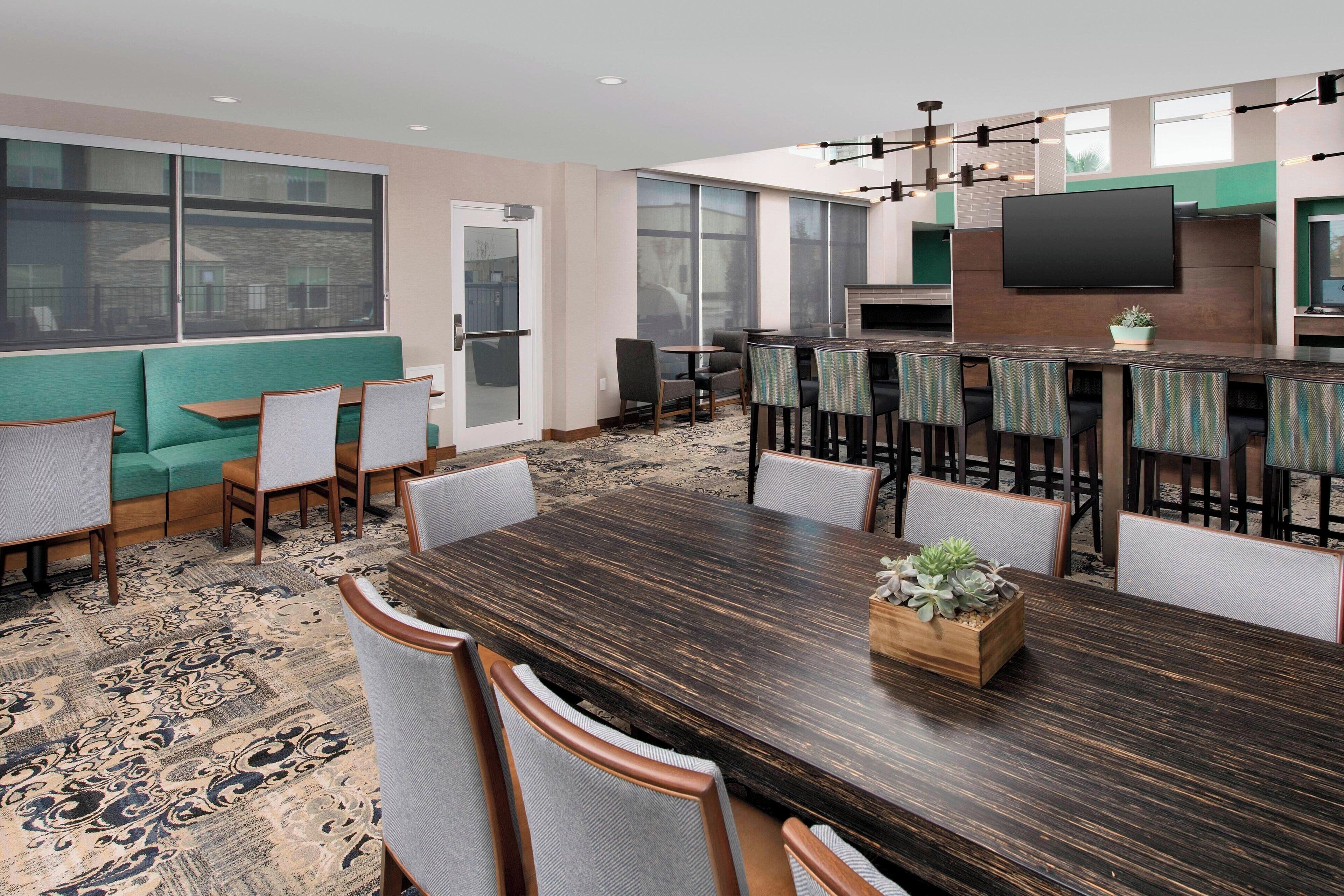 free daily full breakfast