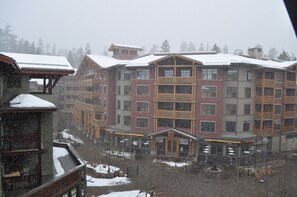 Property grounds - Village 2416 White Mountain Lodge (Mammoth Lakes)