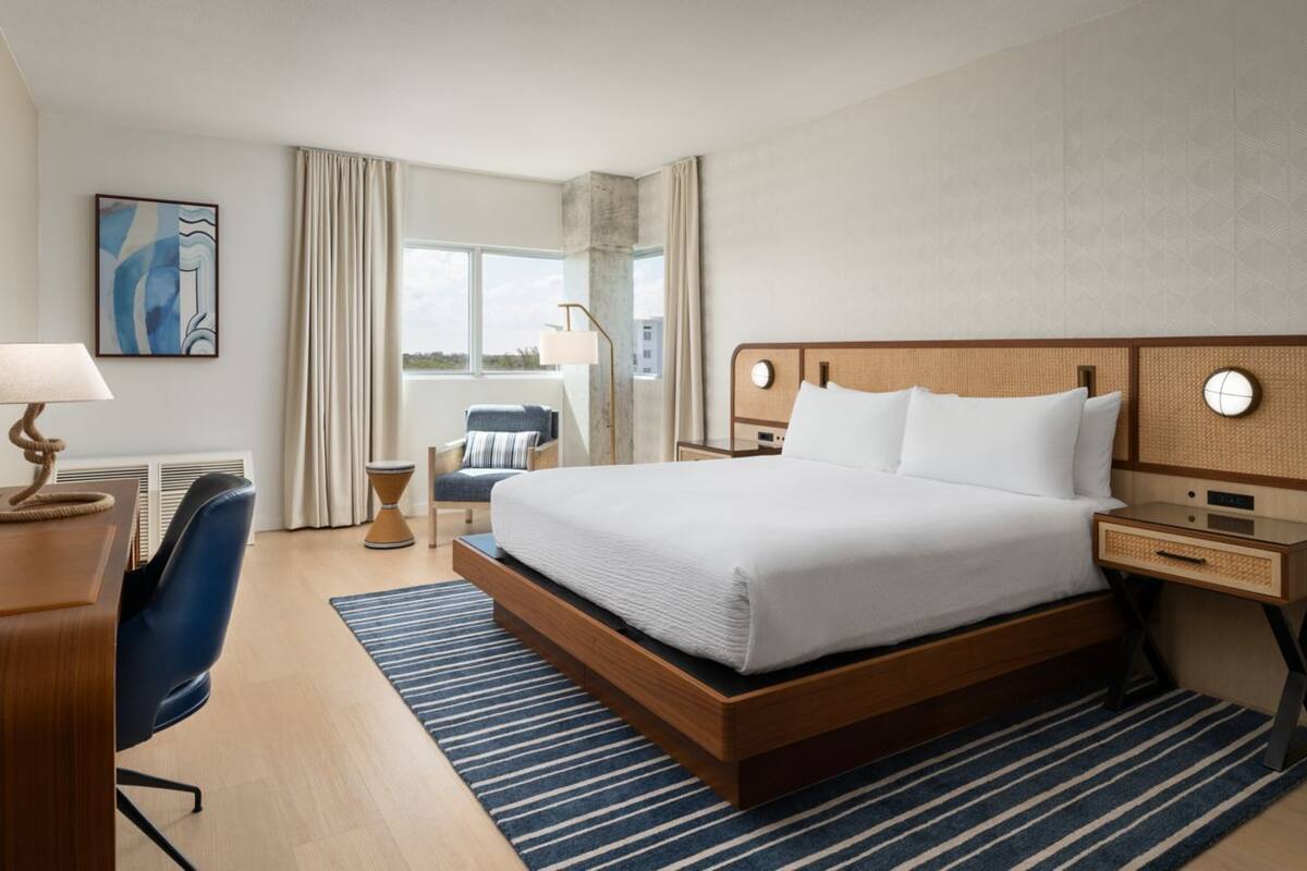 Kamer, 1 tweepersoonsbed (Mobility Accessible, Roll-in Shower) | Lakens van Egyptisch katoen, luxe beddengoed, donsdekens