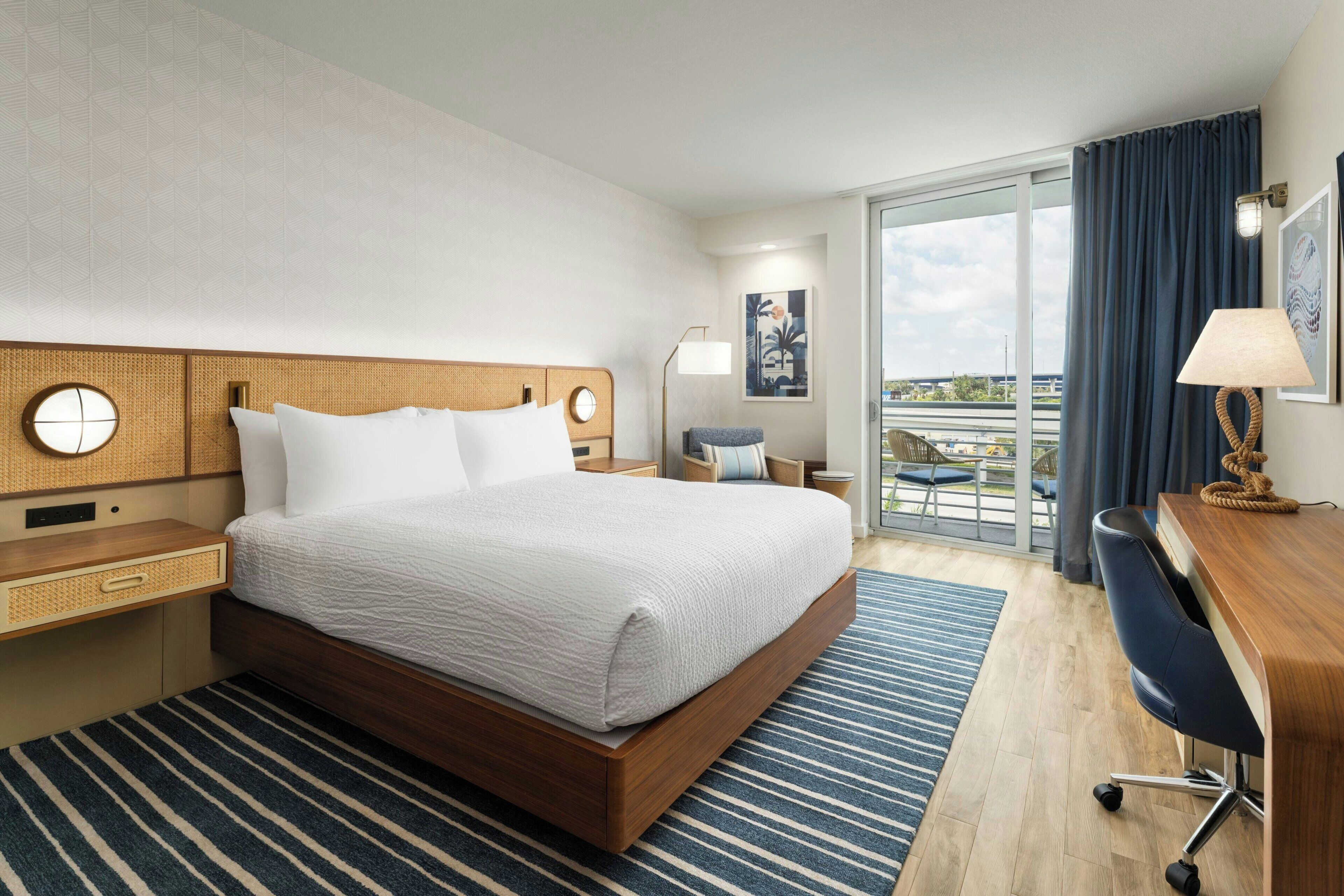 Room, 1 King Bed, Balcony | Egyptian cotton sheets, premium bedding, down comforters, in-room safe