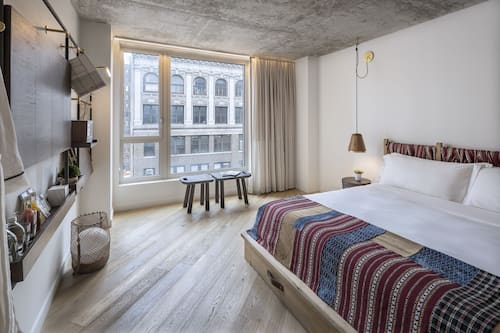 Deluxe Room, 1 King Bed, City View | Frette Italian sheets, premium bedding, down duvets, memory-foam beds