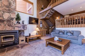 Condo, 4 Bedrooms (Snowcreek #474 Phase III) | Living area | 46-inch flat-screen TV with cable channels, TV, fireplace - Snowcreek 474 Phase III (Mammoth Lakes)