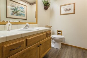 Condo, 4 Bedrooms (Snowcreek #474 Phase III) | Bathroom | Combined shower/tub, free toiletries, hair dryer, shampoo