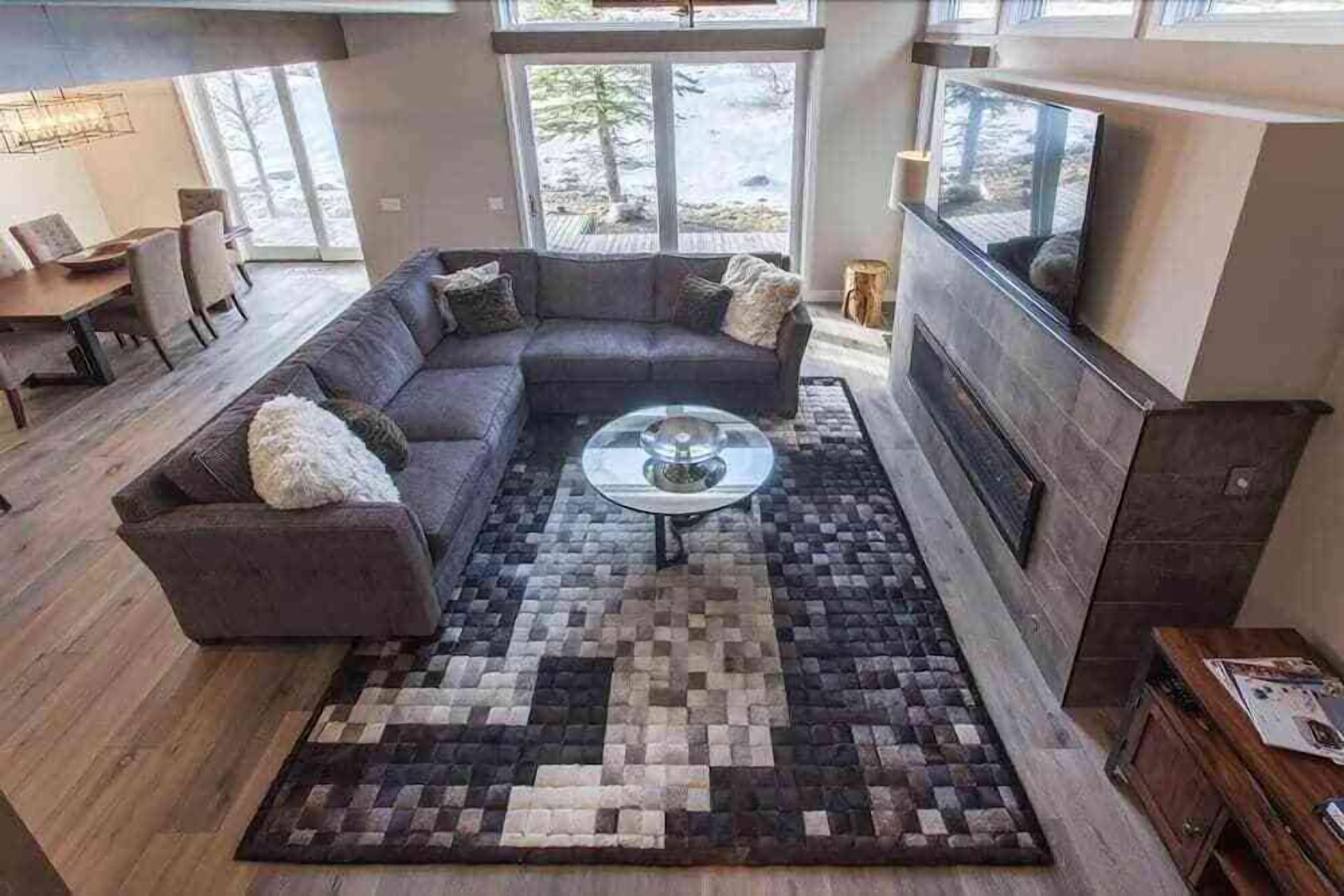 Flat-screen TV, stereo