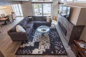 Flatskjerm-TV og stereoanlegg