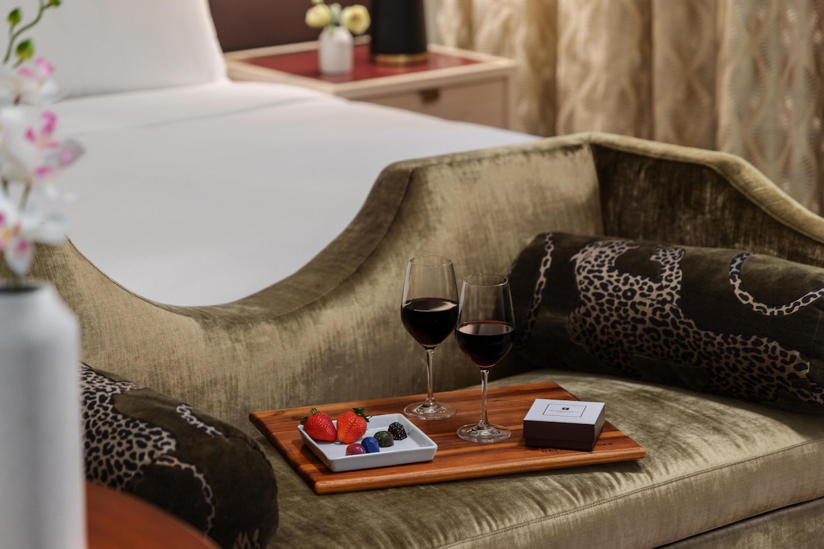 Deluxe-værelse - 1 kingsize-seng - byudsigt | Italienske lagner fra Frette, premium-sengetøj, dundyner