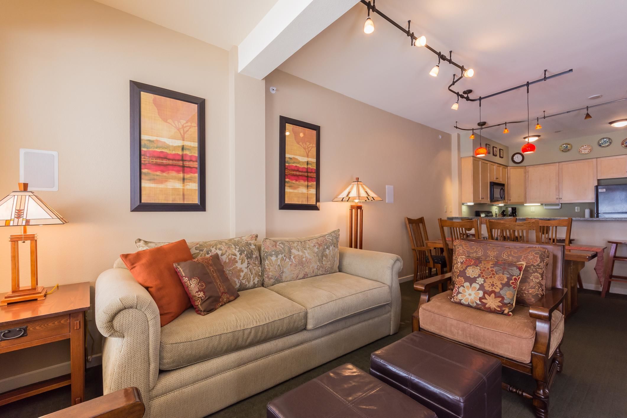 Townhome, 2 Bedrooms (Mammoth Green #105) | Living area | Flat-screen TV, fireplace