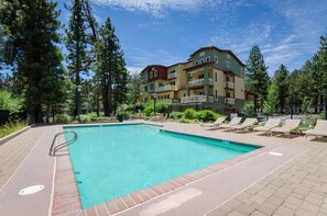 Townhome, 2 Bedrooms (Mammoth Green #105) | Outdoor pool - Mammoth Green 105 (Mammoth Lakes)