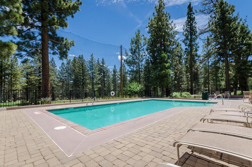 Mammoth Green 105