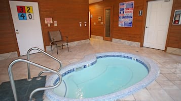 Deluxe Condo, 2 Bedrooms (Silver Bear #20) | Indoor spa tub