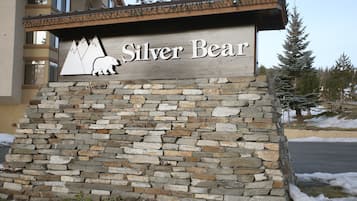 Deluxe Condo, 2 Bedrooms (Silver Bear #20) | Front of property