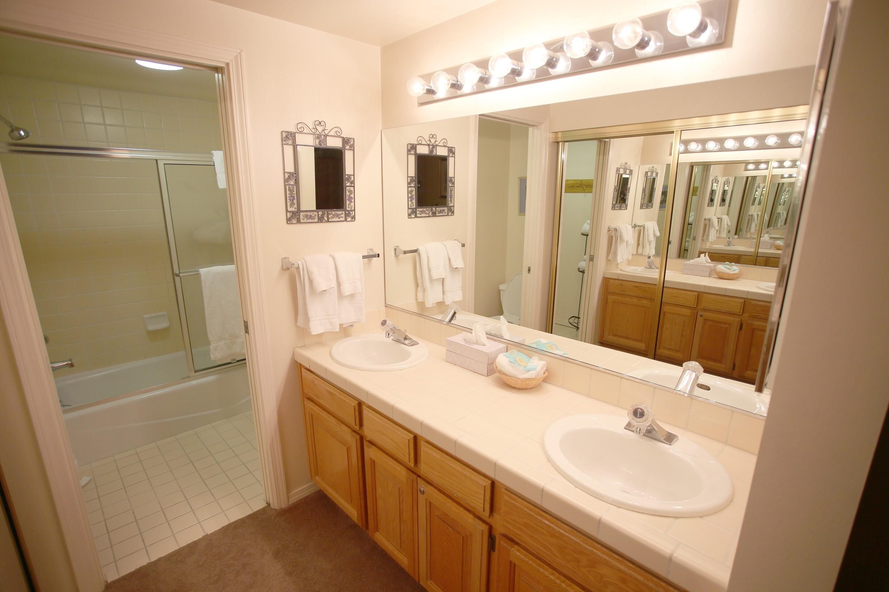 Deluxe Condo, 2 Bedrooms (Silver Bear #20) | Bathroom | Combined shower/tub, free toiletries, hair dryer, towels
