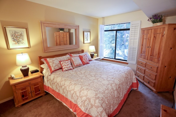 Deluxe appartement, 2 slaapkamers (Silver Bear #20) | 1 slaapkamer, een bureau, gratis wifi, beddengoed