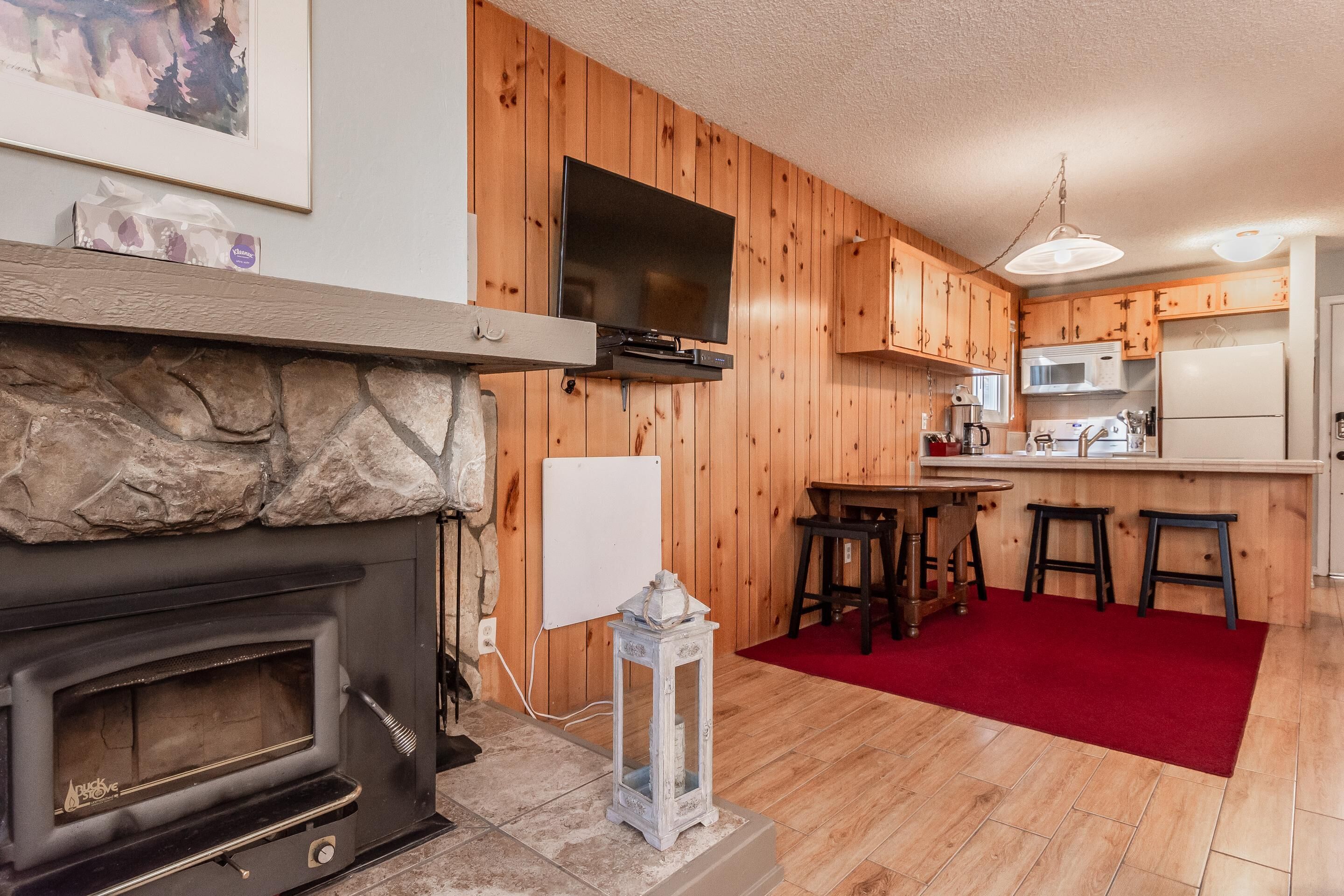 Condo, 1 Bedroom, Mountain View (Mammoth View Villas #34) | Private kitchen | Full-sized fridge, microwave, oven, stovetop