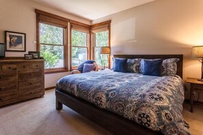 Condo, 2 habitaciones (Snowcreek #883 Phase V) | 1 habitación, tabla de planchar con plancha, wifi gratis y ropa de cama 