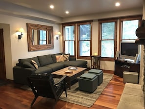Flat-screen TV - Snowcreek 883 Phase V (Mammoth Lakes)