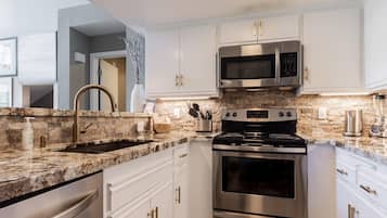 Condo, 3 Bedrooms, Mountain View (Snowcreek #888 Phase V) | 2 bedrooms, iron/ironing board, free WiFi, bed sheets