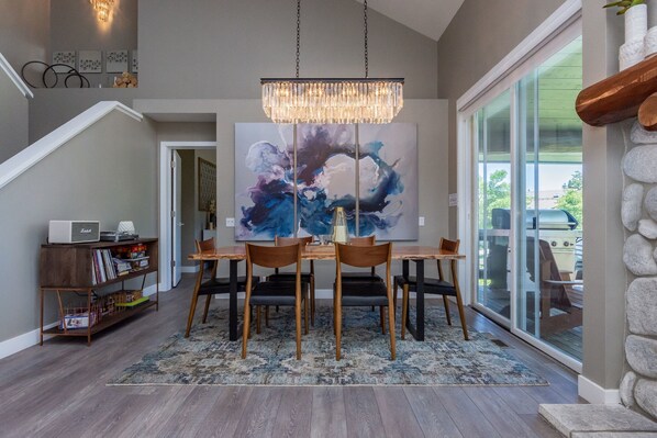 In-room dining - Snowcreek 888 Phase V (Mammoth Lakes)