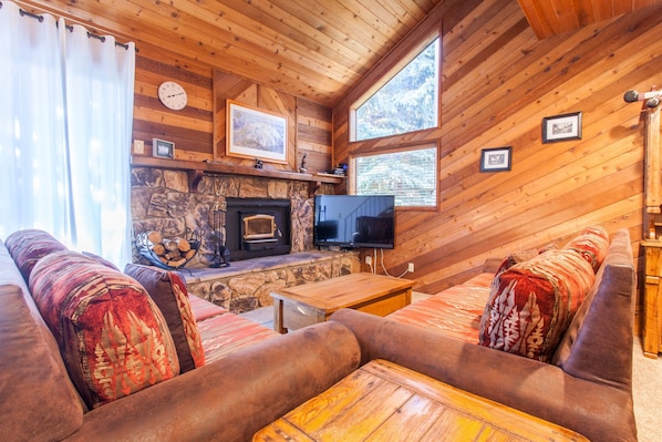 Townhome, 3 Bedrooms (Snowflower #62) | Living room | Flat-screen TV - Snowflower 62 (Mammoth Lakes)