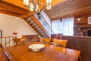 Townhome, 3 Bedrooms (Snowflower #62) | In-room dining - Snowflower 62 (Mammoth Lakes)