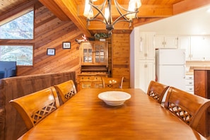 Townhome, 3 Bedrooms (Snowflower #62) | In-room dining