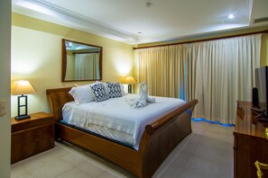 5 bedrooms, premium bedding, in-room safe, iron/ironing board - Casa Sol (Jacó)