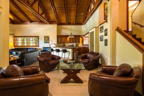 Family dining - Casa Sol (Jacó)