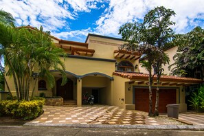 Front of property - Casa Sol (Jacó)
