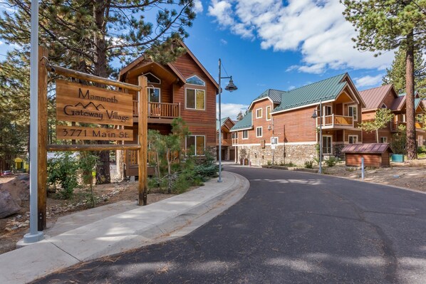 Townhome, 4 Bedrooms (Mammoth Gateway Village #11) | Front of property